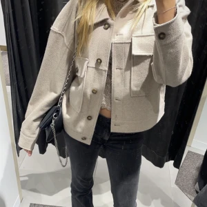 intressekoll!! - intressekoll på min korta kappa köpt på mq för några månader sen