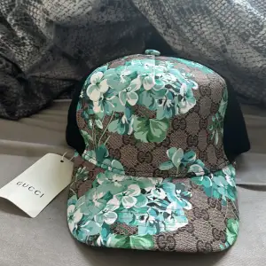 Gucci keps flowers för 550