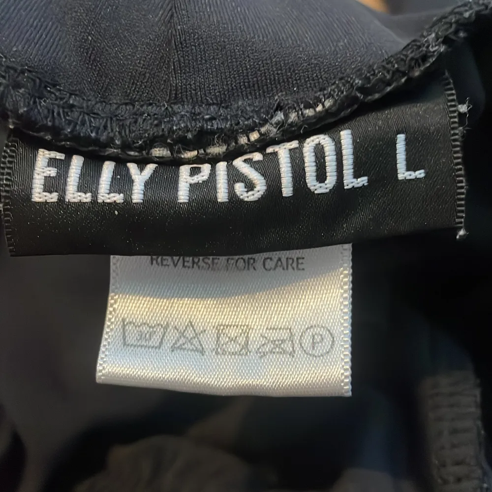 Träningsbyxor Elly pistol storlek L använda Max 1 gång. Jeans & Byxor.