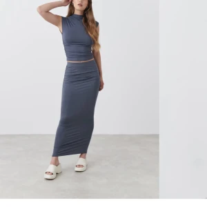 Långkjol Gina Tricot  - Hej, säljer denna helt nya långkjol från Gina tricot i storlek xs. Köp nu får jättegärna användas! Tänkte mig 170kr? Pris kan diskuteras hör av er vid intresse!