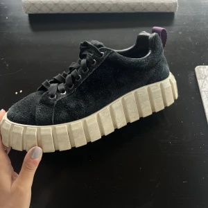Eytys sneakers  - Intressekoll på mina eytys odessa. Väldigt fint skick🥰