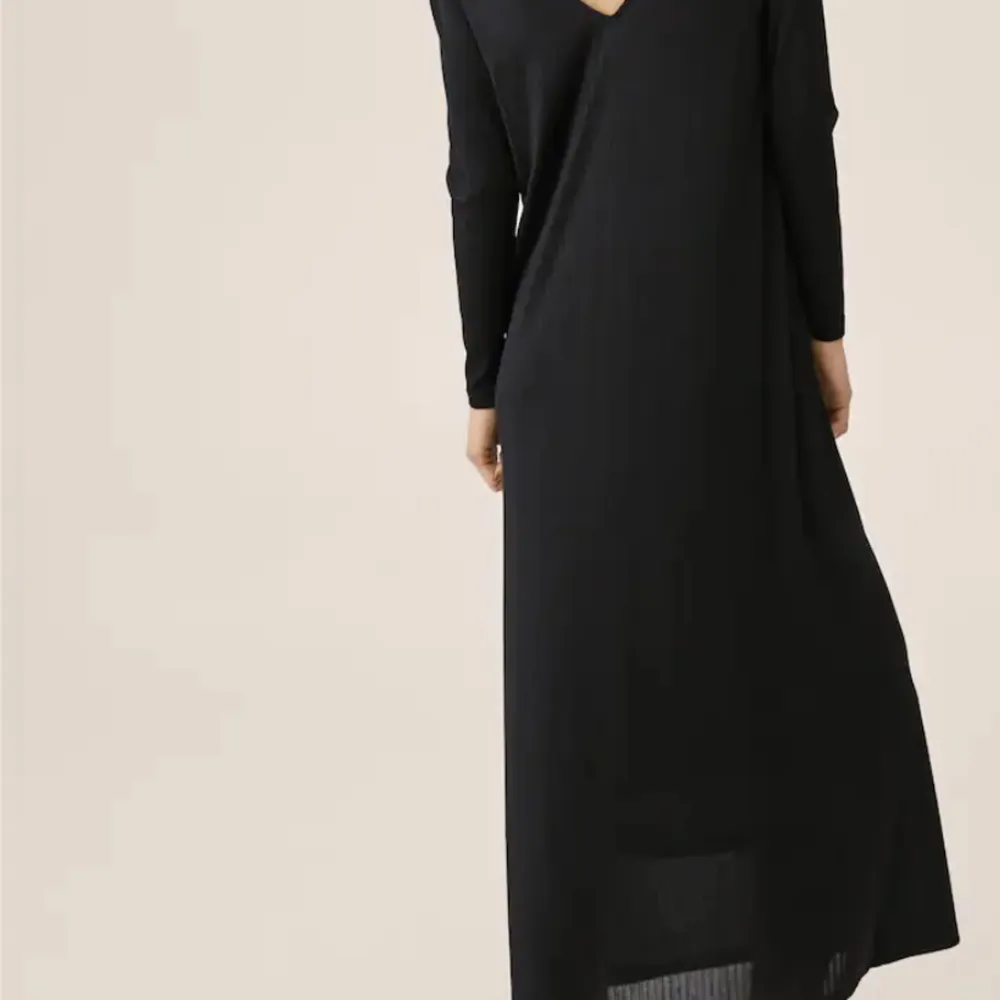 Ny oversize klänning (med etiketten) Elastiskt tyg. Oversize design. Lång design. Rund krage. Lång ärm. Urringning bak. Ramadan-kollektion.. Klänningar.