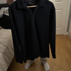 Marinblå Frottétröja  - Marinblå Frottétröja i storleken M, oanvänd