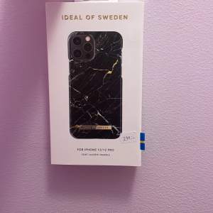 Säljer min ideal of sweden skal då jag råka beställa till fel mobil, men denna är iallafall iPhone 12 och 12 PRO. Kan tänka mig sänka priset vid snabbaffär. Perfekt som julklapp eller till dig själv!🫶💗