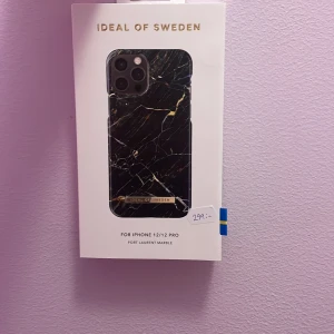 Skal - Säljer min ideal of sweden skal då jag råka beställa till fel mobil, men denna är iallafall iPhone 12 och 12 PRO. Kan tänka mig sänka priset vid snabbaffär. Perfekt som julklapp eller till dig själv!🫶💗