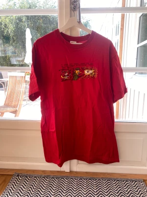 Supreme t-shirts - Två Supreme t-shirts till salu i herrstorlek: Large Pris: 250kr styck