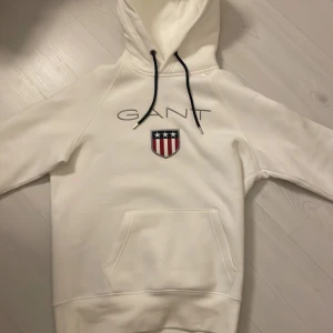 Gant hoodie (helt oanvänd) - 10/10 skick Pris kan diskuteras  Storlek S