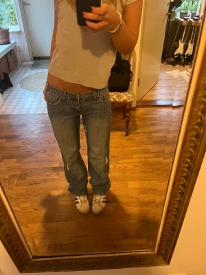 Lågmidjade jeans  - Superfina lågmidjade jeans!! Midjemått 38cm, innerbenslängd 82 cm❤️‍🔥❤️‍🔥
