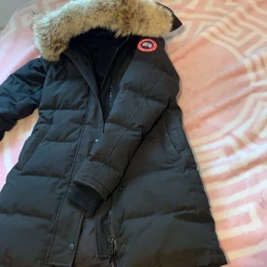 Canada goose - Canada goose modell shelburne i strl S, kan tänka mig att gå ner vid pris vid snabbaffär 