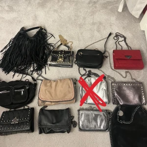 Väskor  - Säljer alla dessa väskor, pris beroende på väska men alla för bra pris. Skriv om du är intresserad 🥰❤️(Den 7de väskan, silvriga är såld) 