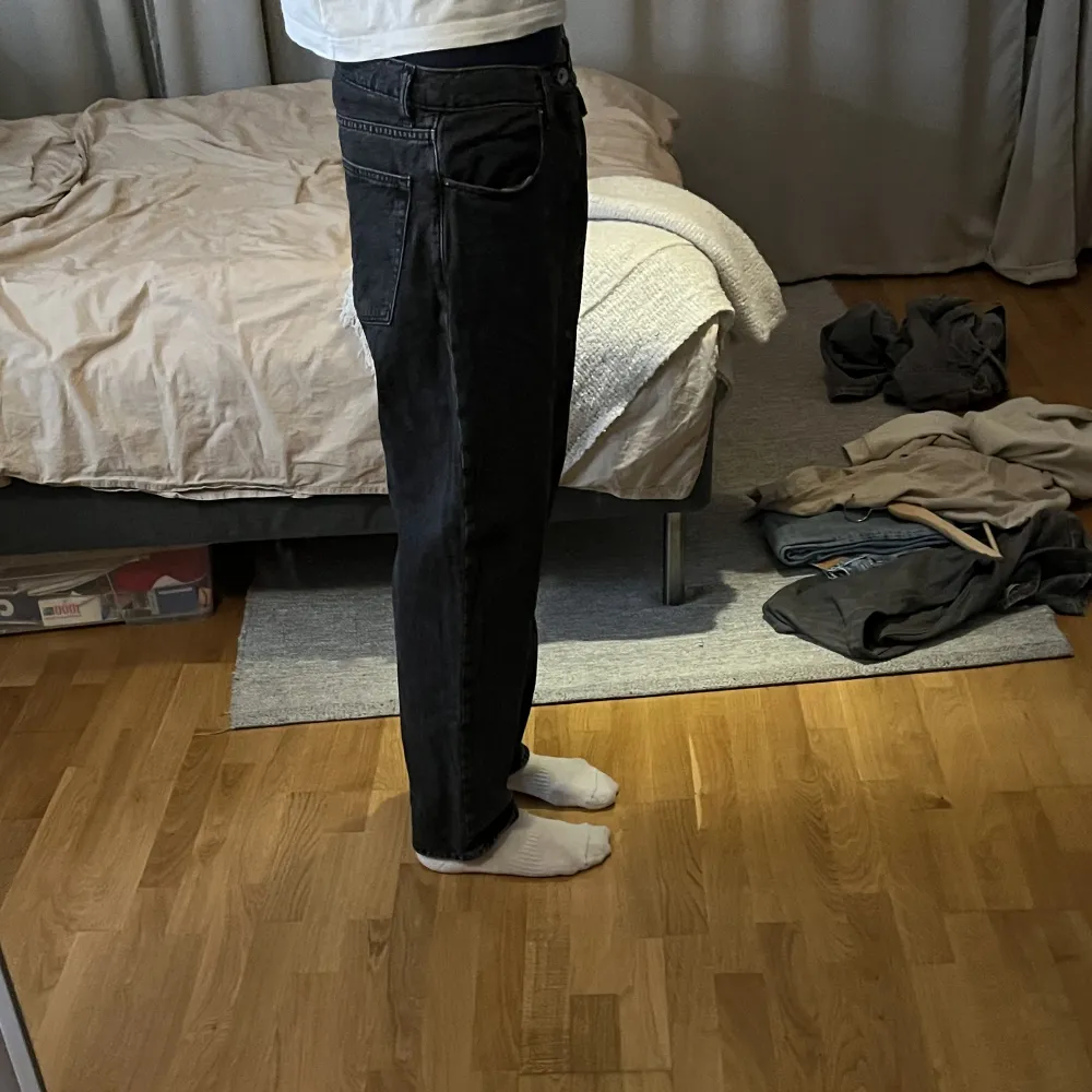 Snygga svarta jeans från valient. Nypris 699kr. Jeans & Byxor.