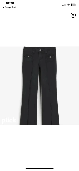 Jeans - Säljer dessa hm jeans som inte kommer till någon användning. Jag har själv sytt upp dom och passar jättebra på mig som är ca 160. Skicket är superbra o har sällan varit använda. TRYCK EJ KÖP NU!