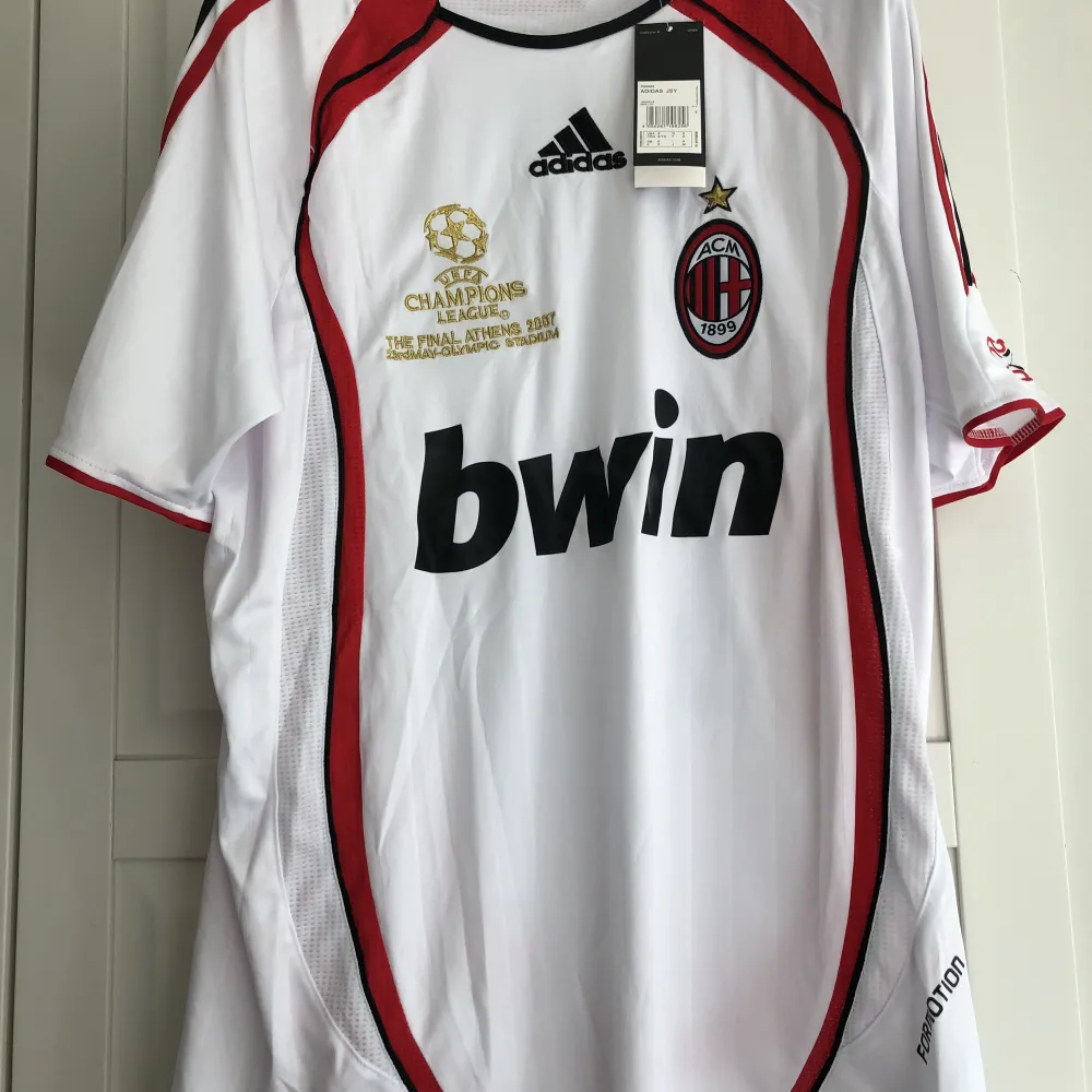 Helt ny fotbollströja, strl S. Retro AC Milan Football, Champions League Final Jersey. . Övrigt.