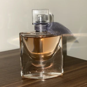 Lancome - La vie est Belle  - I princip oanvänd parfym från Lancome. köpt för cirka 600 kr, säljer för 350 🦋
