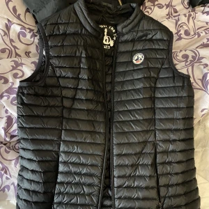 Väst - Svart väst från jott  Storlek S