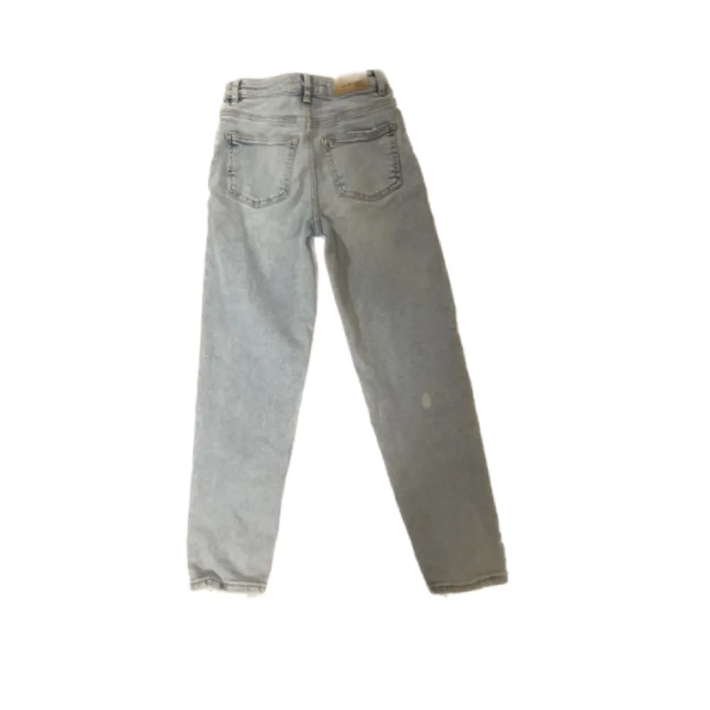 Så snygga Jeans från Ginatricot i storlek 140, säljer pga att dem inte passar mig. Knappt använda, fåtal gånger. Ny pris 299, mitt 165! Bara att kontakta vid frågor eller vid intresse!💓. Jeans & Byxor.