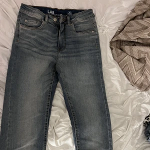 Vanliga ljusblåa jeans från piraya - Inga defekter. Jätte fina!