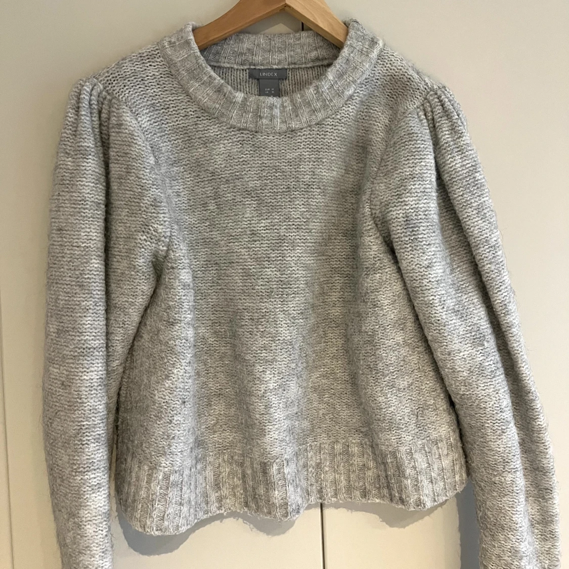 Stickadtröja med puffarm  - 90