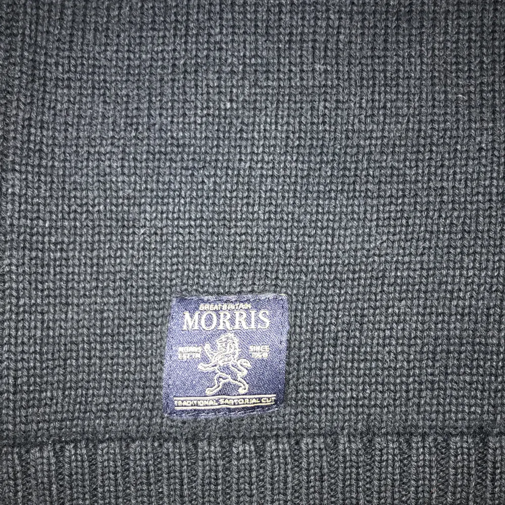 En fin Morris tröja som har varit i storlek medium men nu passar smal. Säljer den för detta pris för att den har krympt i storlek.. Hoodies.