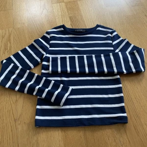 Randig långärmad tröja! - Randig långärmad tröja! Aldrig använd och jätte bra skick💗Super skönt material!❣️Storlek XS!