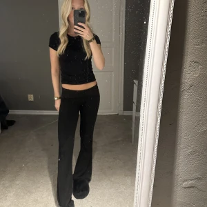 yogapants - yogapants me nervikbar kant ifrån bikbok, storlek xs , bra skick 