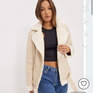 Jacka  - Säljer pågrund av att den inte kommer till användning, använd cirka 4 gånger och inga tecken på använding! 