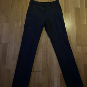 kostymbyxor i barnstorlek - kostymbyxor som har blivit för små för mig