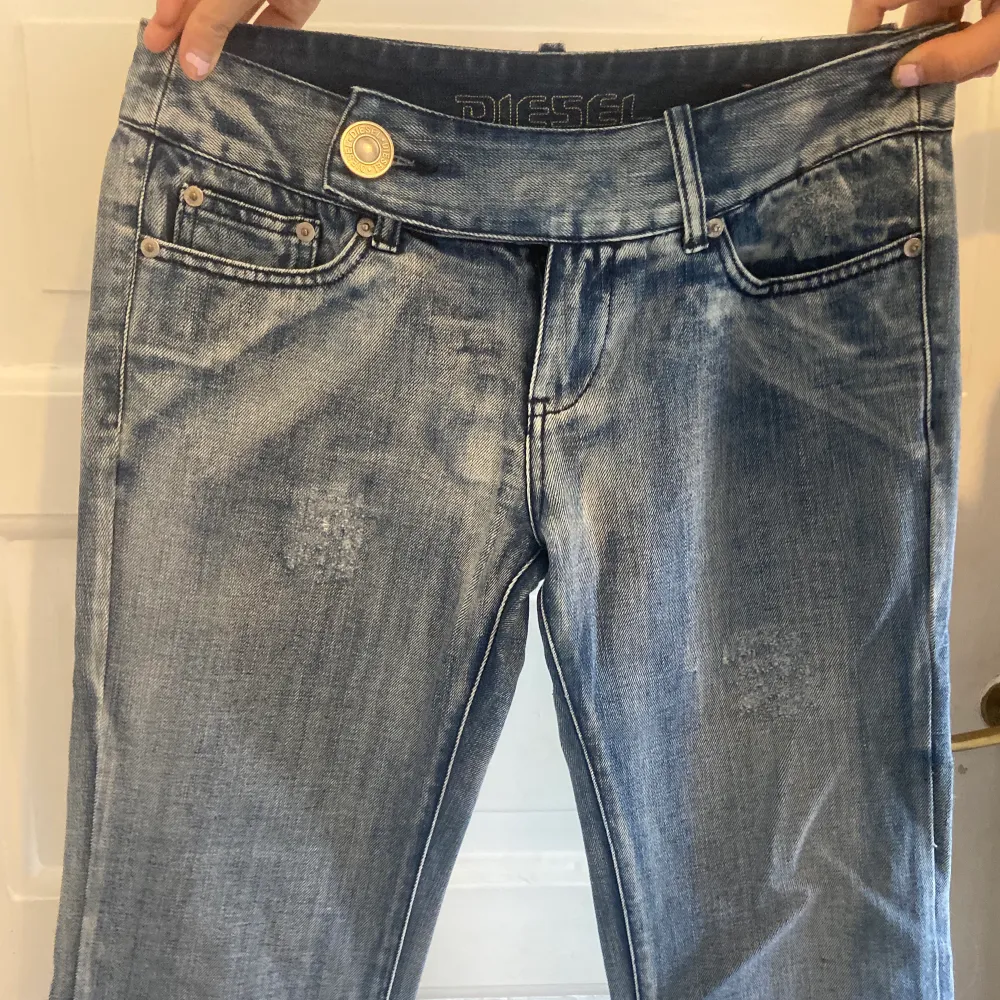 Jätte fina jeans i nyskick skriv för fler bilder. Jeans & Byxor.