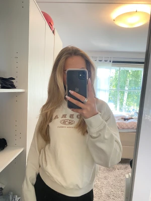 Sweatshirt - Ny sweatshirt från H&M. 
