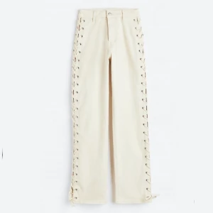 Jaens  -  Jätte fina Beiga Jensen! Aldrig använd då dom inte passar mig. Skriv om ni vill ha fler bilder! 👯‍♀️