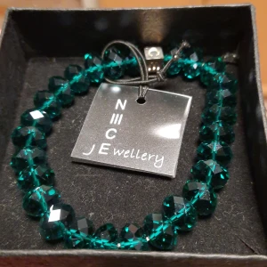 Armband - Helt nytt. Hör gärna av dig vid frågor eller funderingar. Niiice jewellery