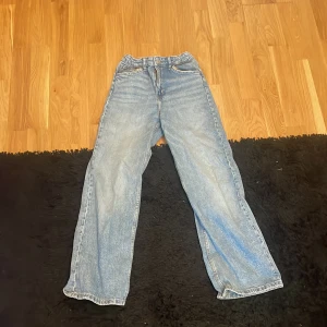 Blåa jeans - Bra skick. High waisted&wide leg