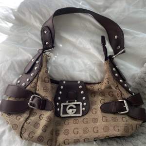 Säljer denna snygga Gucci väskan (Fake) men skit snygg, använd två gånger, super fint skick.😍