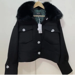 Meotine jacka - Säljer nu min fina meotine jacka i storlek M/L❤️ nypris 3500kr