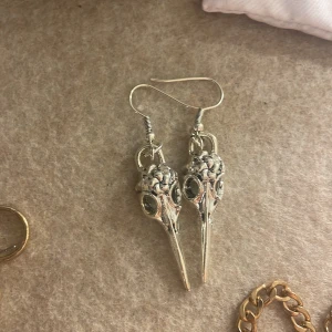 Örhängen  - Jätte fina o trendiga örhängen i silver. 