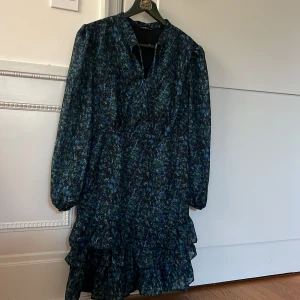 Klänning - Klänning