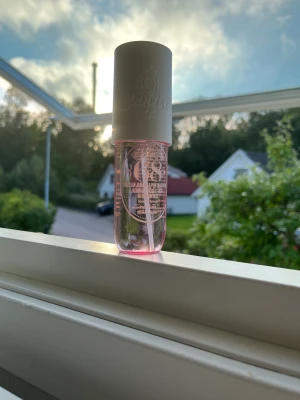 Sol de janeiro mist 68 - På bilden ser man mängden som är kvar, knappt använd.  Nypris - 249kr Pris diskuteras ej.