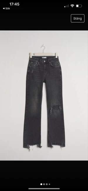 Mid waist bootcut jeans - Säljer mina bootcut jeans från Gina som tyvärr är för små för mig. Helt slutsålda på hemsidan och otroligt snygga 💓 skriv vid intresse