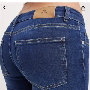 Blå lågmidjade jeans  - Super fina blå jeans 