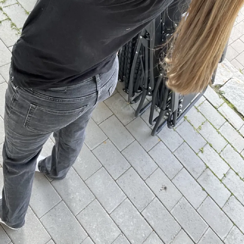 Så fina Jeans som tyvärr inte längre kommer till användning💗Mid waist och raka . Farkut & Housut.