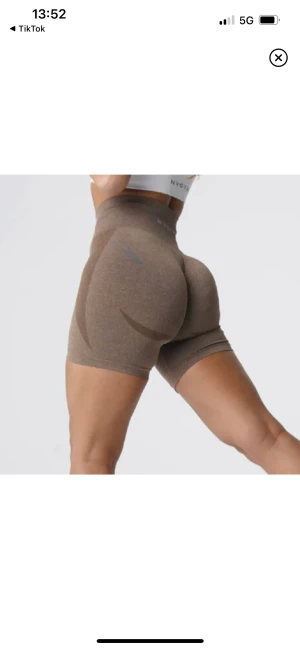 Nvgtn shorts  - Nyskick strl M! I färgen mocha. Jag är en xs och dom passa mig ganska bra 