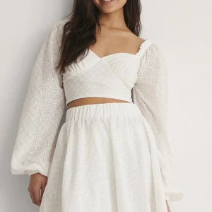 Blus - Jättefin blus, använd en gång och säljer bara för att den är för stor för mig som brukar ha 38