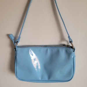 Shoulder Bag - Knappt använd Från gina tricot