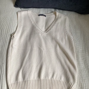 Brandy melville tröja - Väldigt oanvänd köpte för länge sen i Stockholm för runt 250kr