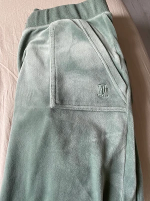 juicy byxor  - Lägger upp igen då det blev fel med budgivningen, har dock en fläck där framme och inga snören💞 