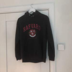 Harvard hoodie i storlek S