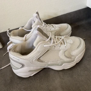 Sneakers - Sneakers från märket attitude. Använda en del men ändå i bra skick. Storlek 36. 