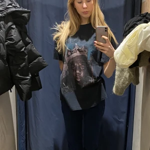 T shirt - Helt oanvänd biggie T-shirt med prislappar kvar. Overzised och skit cool. Skriv för fler bilder💘💘🌟