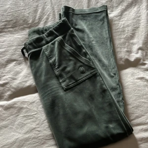 Juicy byxor - Intressekoll på mina juicy byxor i storlek S💗 skriv gärna omär intresserad eller bara har frågor💗