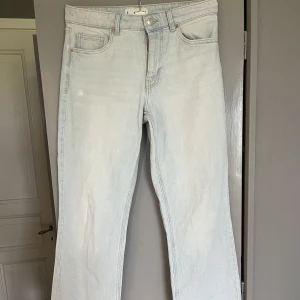 Jeans  - Här e ett par middwast jeans från mango jätte fina använda ett få tal gånger 